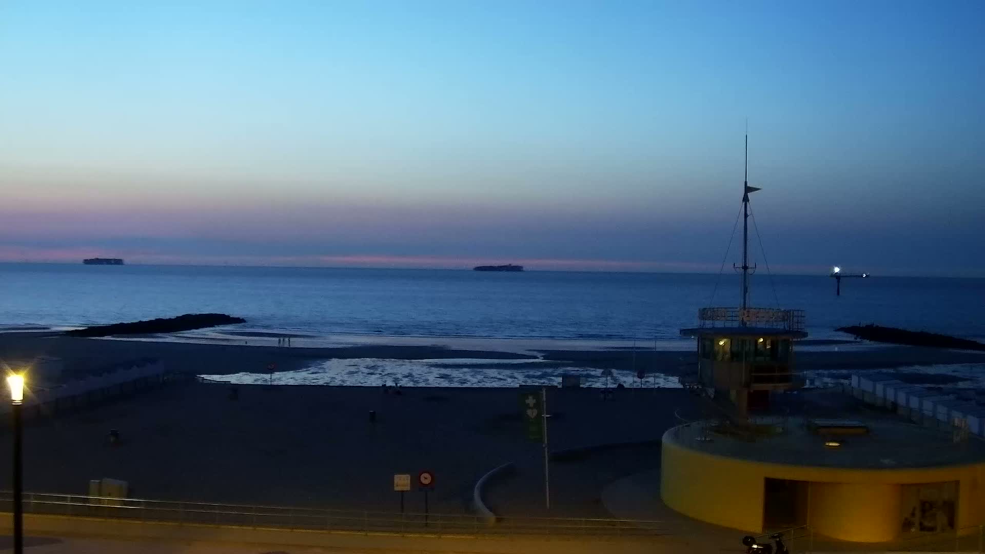 Knokke-Heist, Knokke Strand Beach Live Cam - Bruges, West Flanders (Flandre-Occidentale), Flemish (Flamande), Belgium