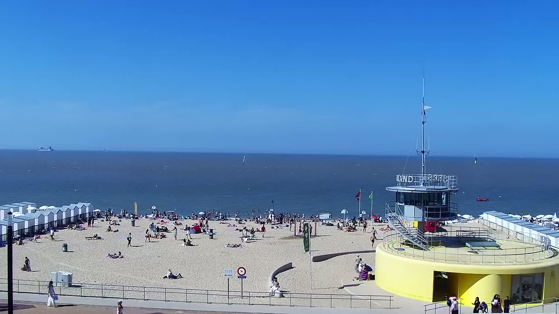 Knokke-Heist, Knokke Strand Beach Live Cam - Bruges, West Flanders (Flandre-Occidentale), Flemish (Flamande), Belgium
