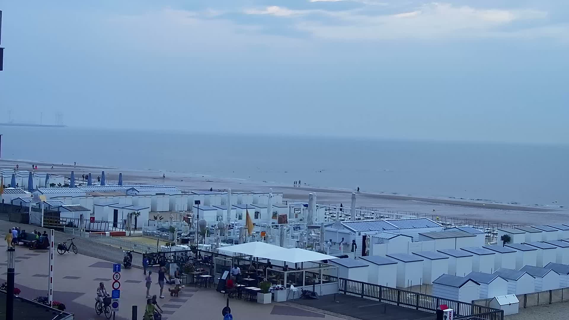 Knokke-Heist, Knokke Strand Beach Live Cam - Bruges, West Flanders (Flandre-Occidentale), Flemish (Flamande), Belgium