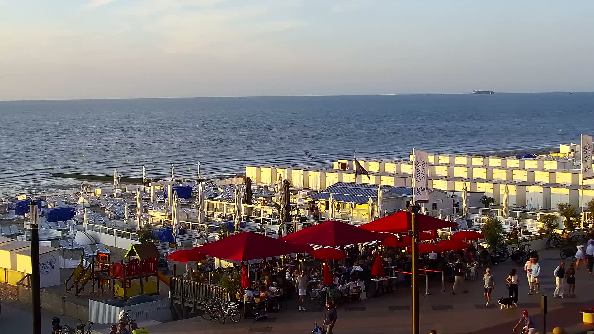 Knokke-Heist, Knokke Strand Beach Live Cam - Bruges, West Flanders (Flandre-Occidentale), Flemish (Flamande), Belgium