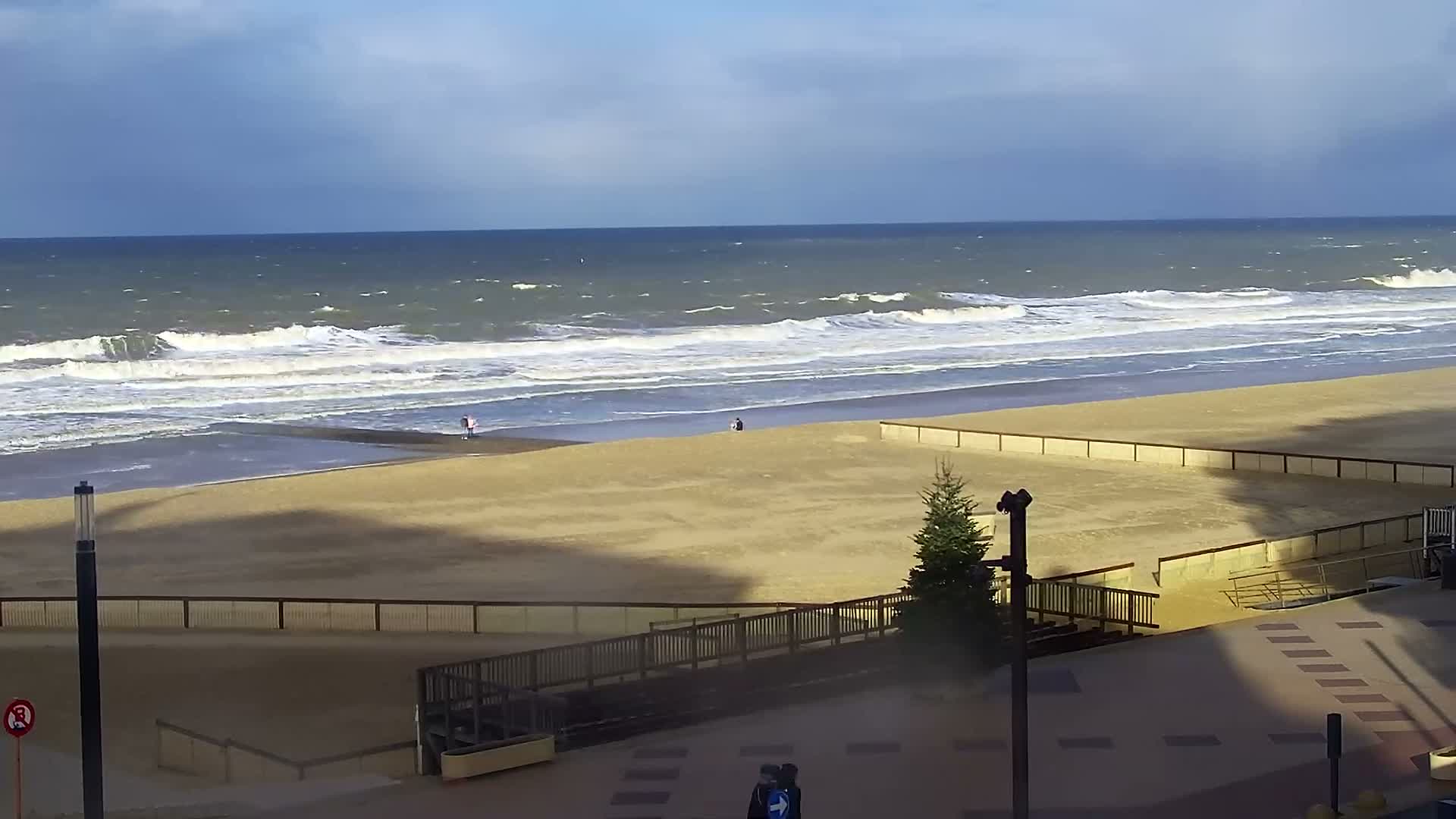 Knokke-Heist, Knokke Strand Beach Live Cam - Bruges, West Flanders (Flandre-Occidentale), Flemish (Flamande), Belgium