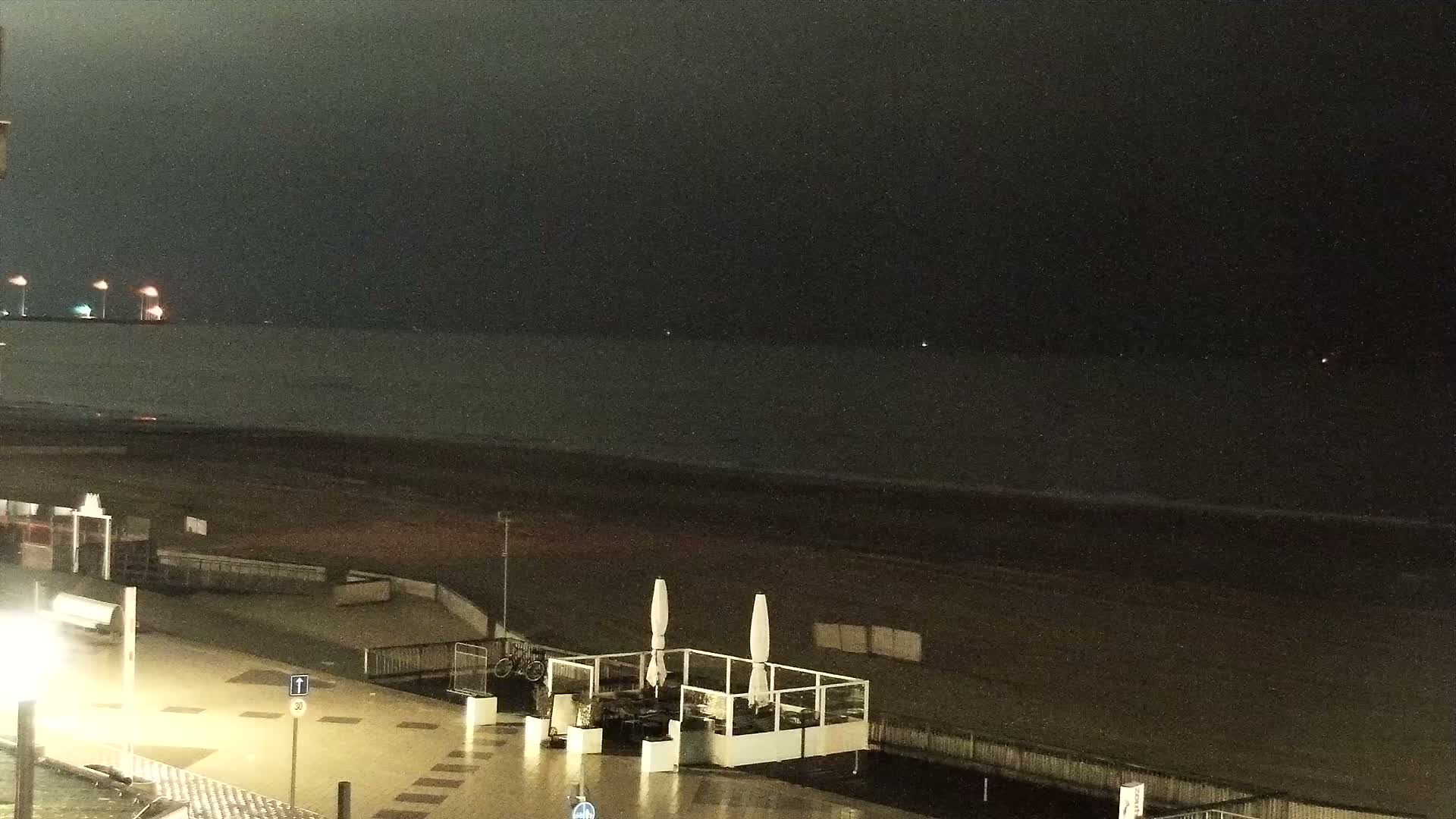 Knokke-Heist, Knokke Strand Beach Live Cam - Bruges, West Flanders (Flandre-Occidentale), Flemish (Flamande), Belgium