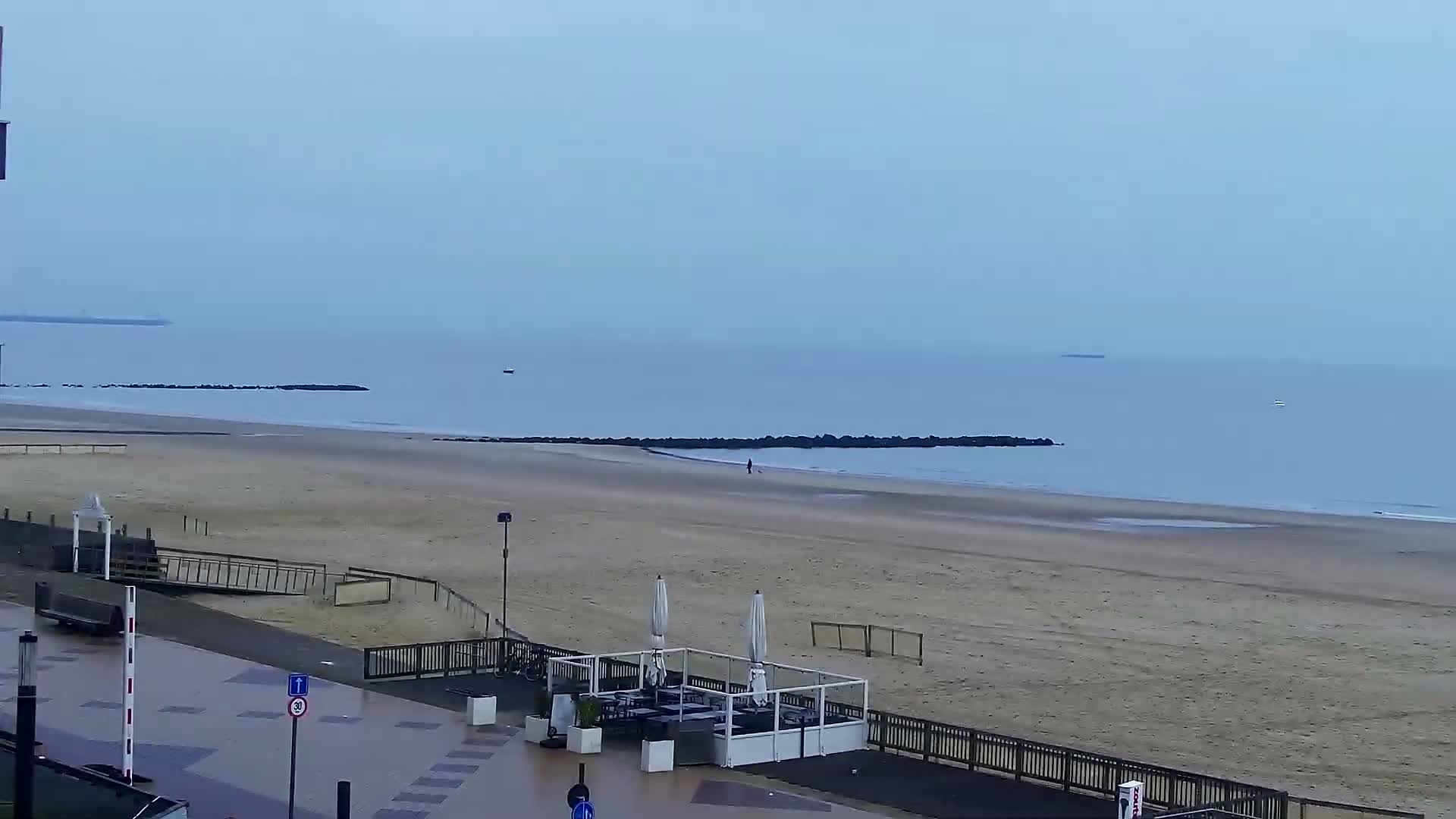 Knokke-Heist, Knokke Strand Beach Live Cam - Bruges, West Flanders (Flandre-Occidentale), Flemish (Flamande), Belgium