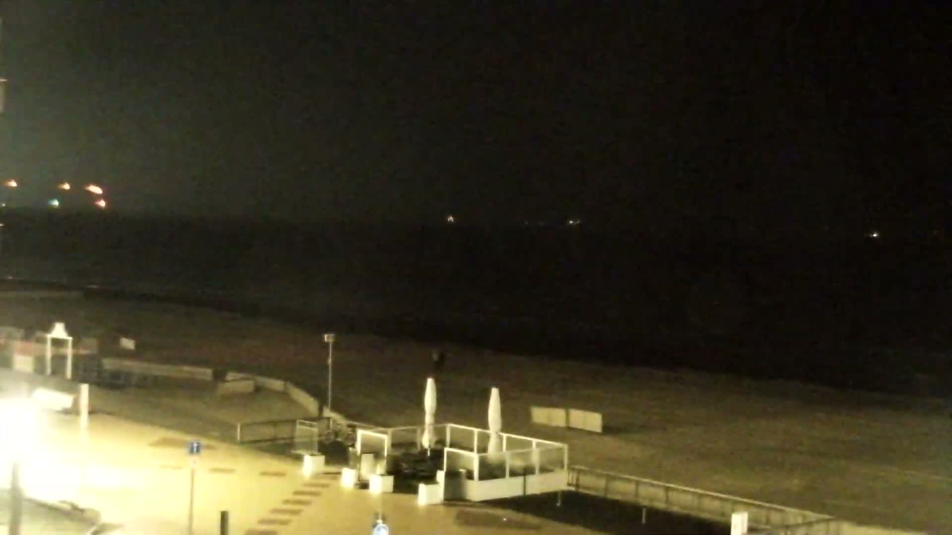 Knokke-Heist, Knokke Strand Beach Live Cam - Bruges, West Flanders (Flandre-Occidentale), Flemish (Flamande), Belgium