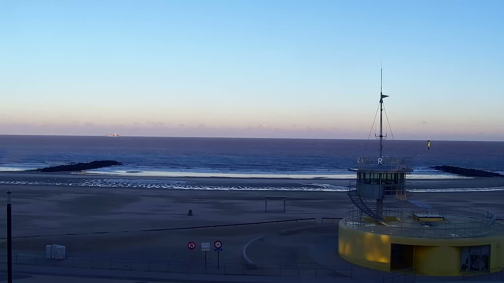 Knokke-Heist, Knokke Strand Beach Live Cam - Bruges, West Flanders (Flandre-Occidentale), Flemish (Flamande), Belgium