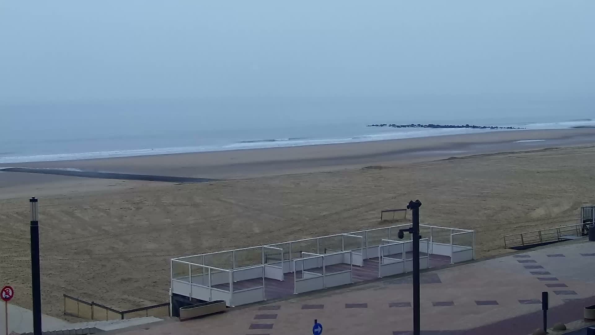 Knokke-Heist, Knokke Strand Beach Live Cam - Bruges, West Flanders (Flandre-Occidentale), Flemish (Flamande), Belgium