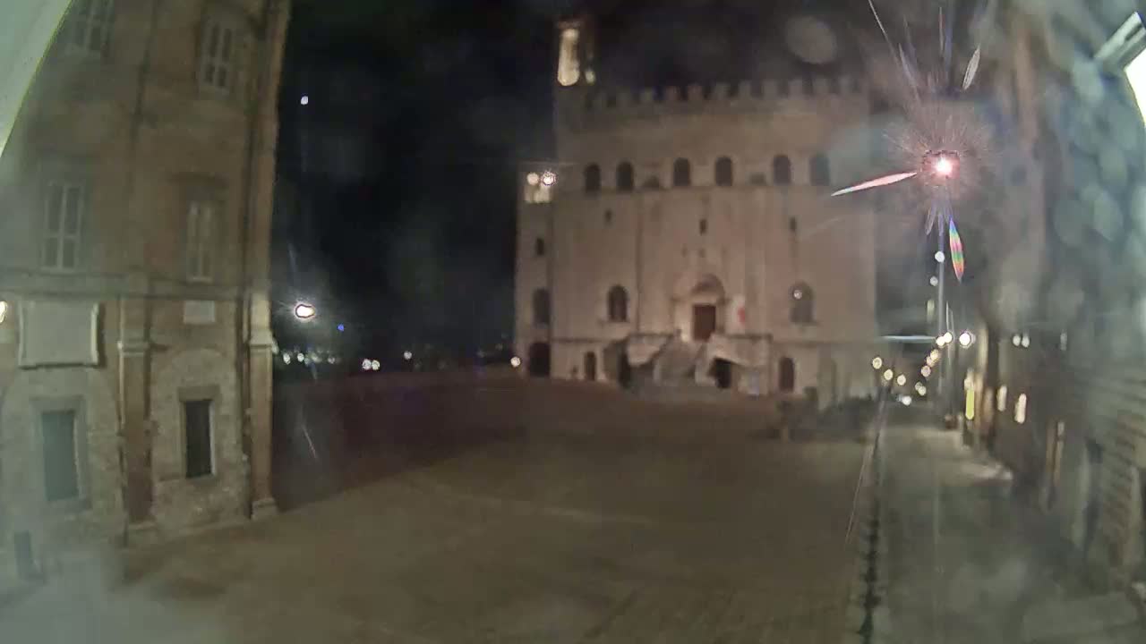 Gubbio Piazza Grande Square Live Cam - Perugia, Urmia, Italy