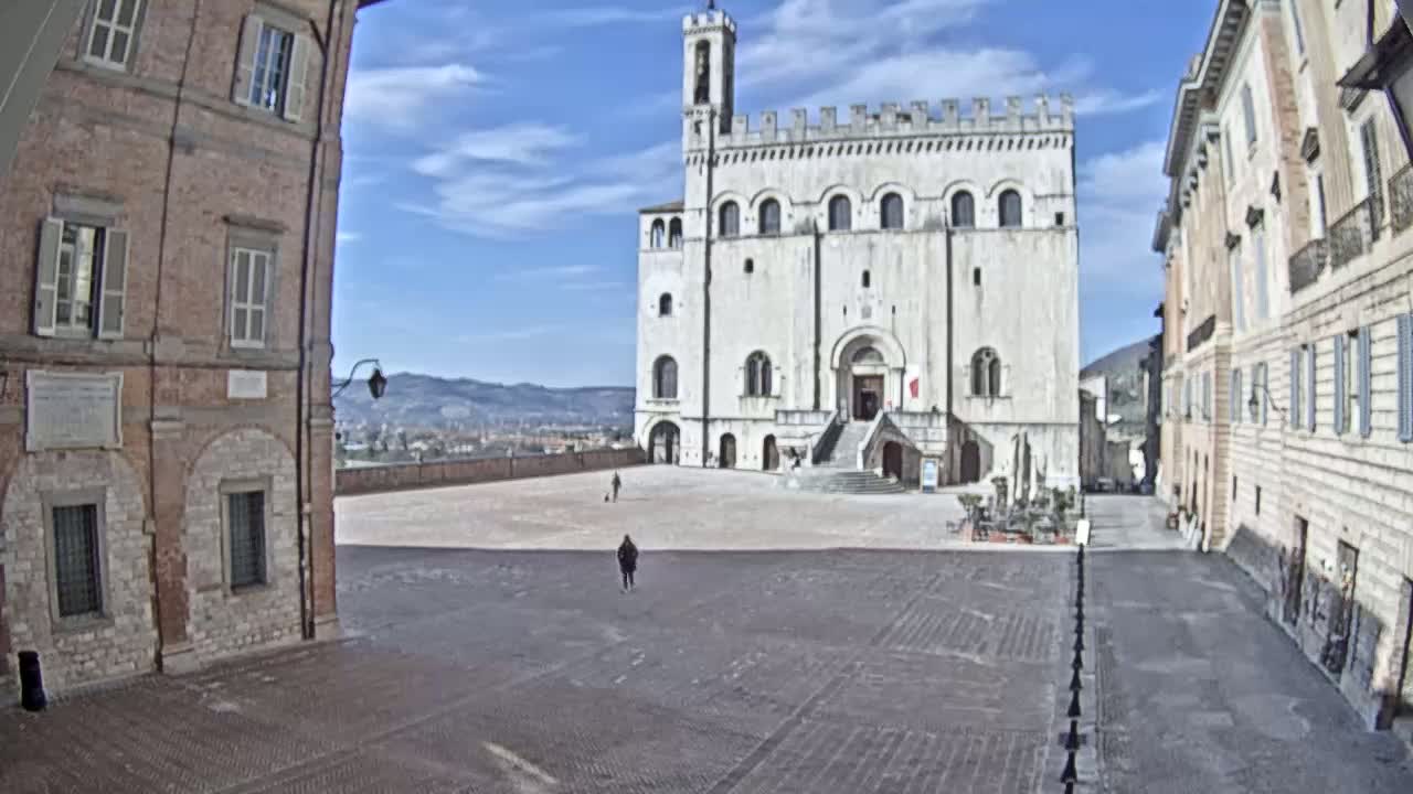 Gubbio Piazza Grande Square Live Cam - Perugia, Urmia, Italy