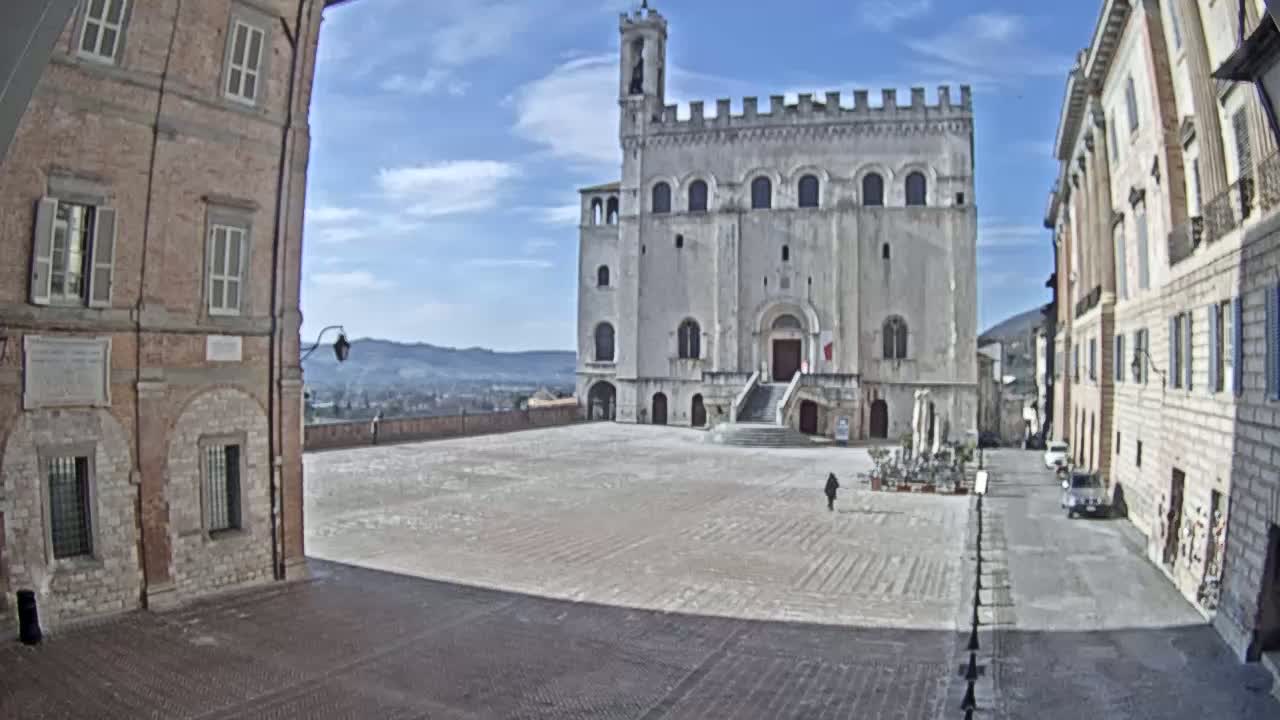 Gubbio Piazza Grande Square Live Cam - Perugia, Urmia, Italy