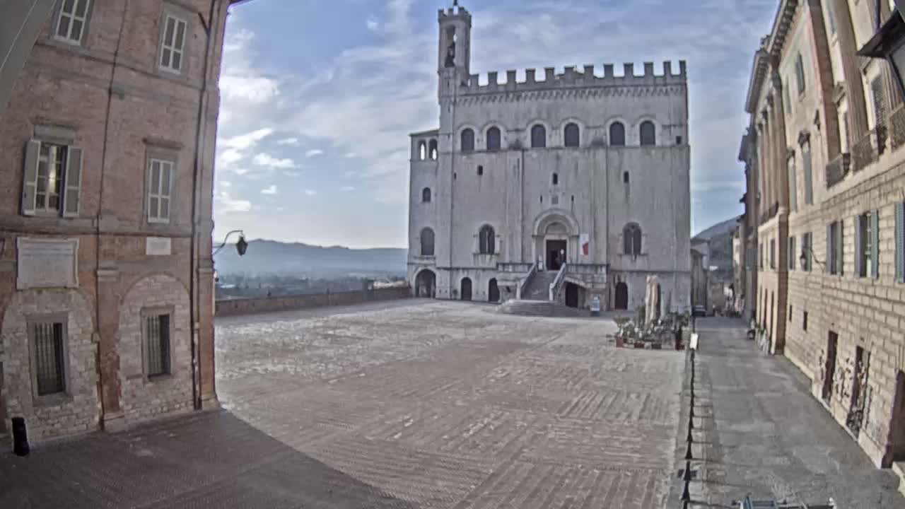 Gubbio Piazza Grande Square Live Cam - Perugia, Urmia, Italy