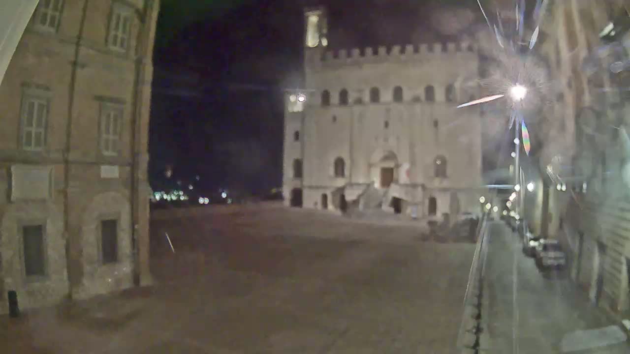 Gubbio Piazza Grande Square Live Cam - Perugia, Urmia, Italy