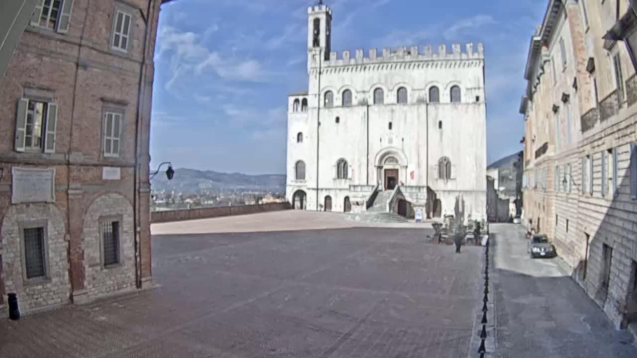 Gubbio Piazza Grande Square Live Cam - Perugia, Urmia, Italy