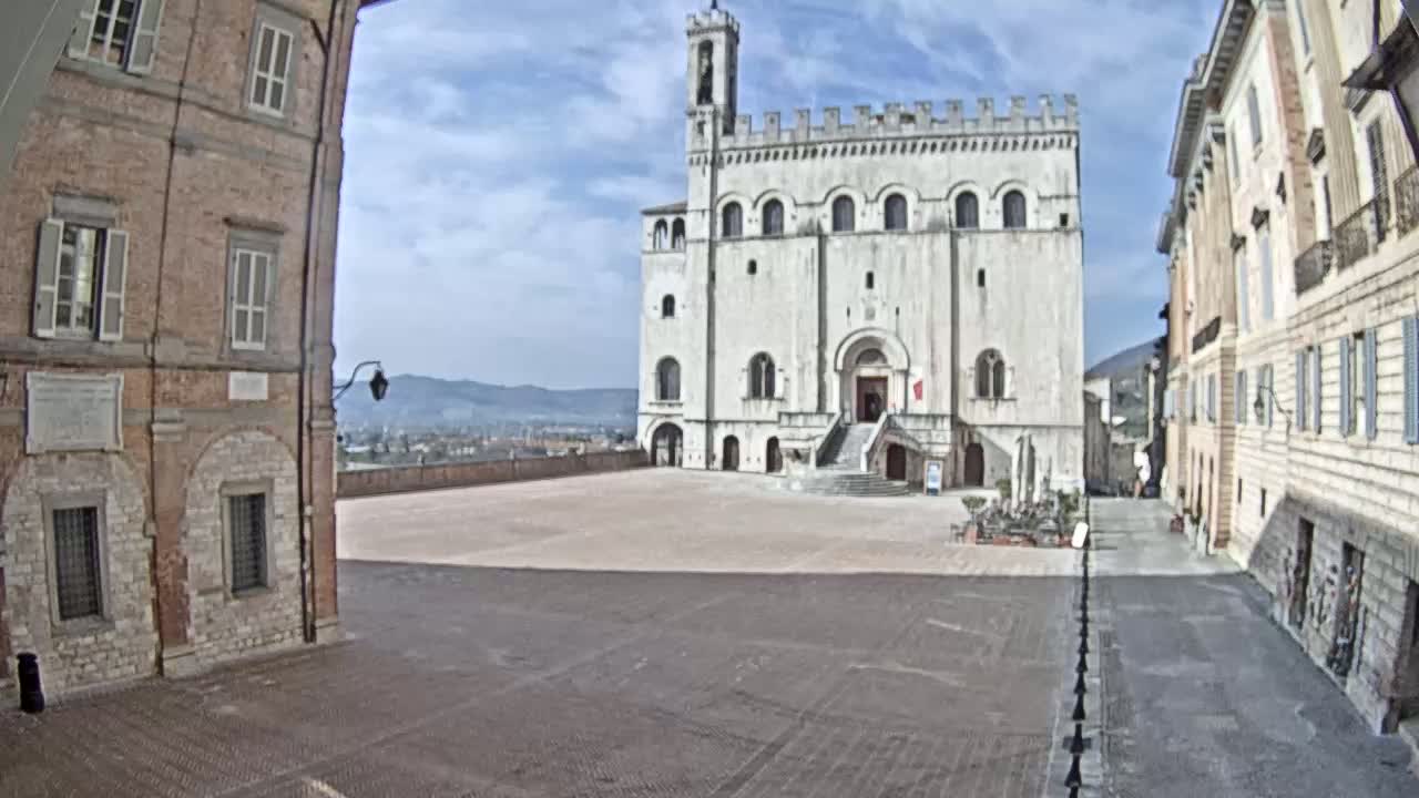 Gubbio Piazza Grande Square Live Cam - Perugia, Urmia, Italy