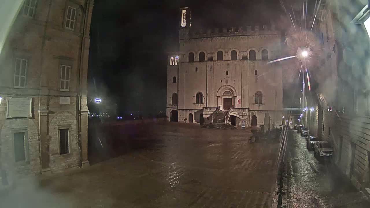 Gubbio Piazza Grande Square Live Cam - Perugia, Urmia, Italy