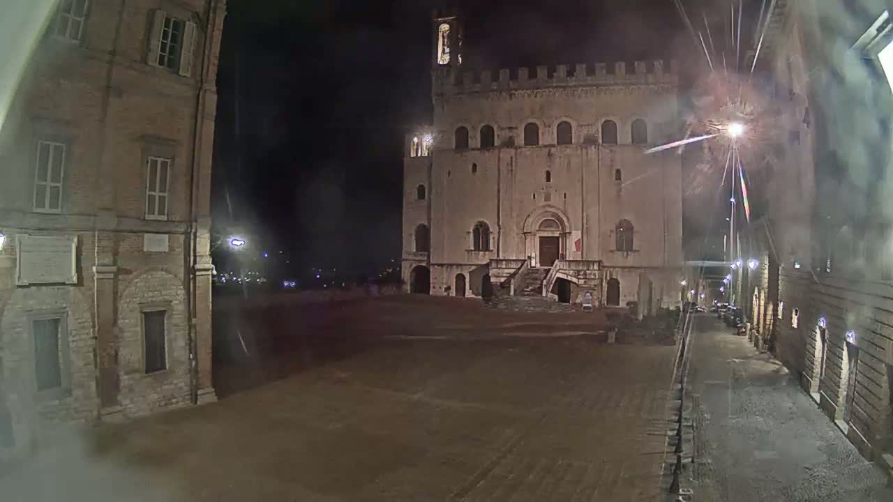 Gubbio Piazza Grande Square Live Cam - Perugia, Urmia, Italy