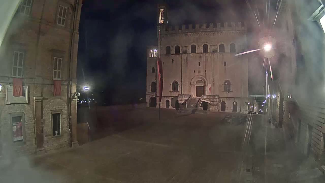 Gubbio Piazza Grande Square Live Cam - Perugia, Urmia, Italy