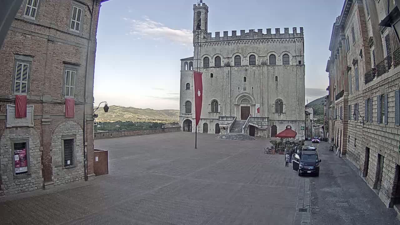Gubbio Piazza Grande Square Live Cam - Perugia, Urmia, Italy