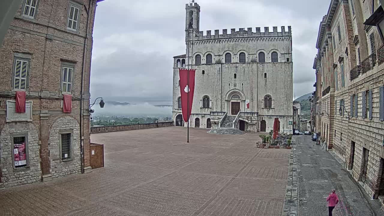 Gubbio Piazza Grande Square Live Cam - Perugia, Urmia, Italy