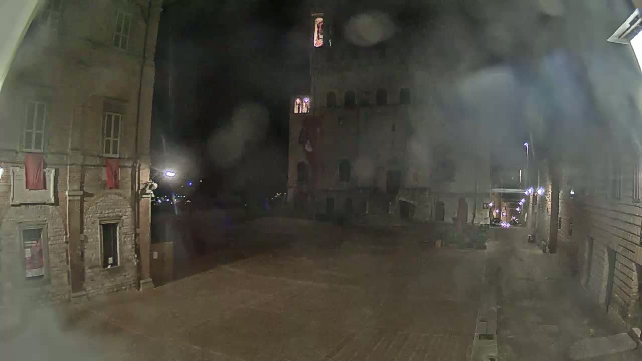 Gubbio Piazza Grande Square Live Cam - Perugia, Urmia, Italy