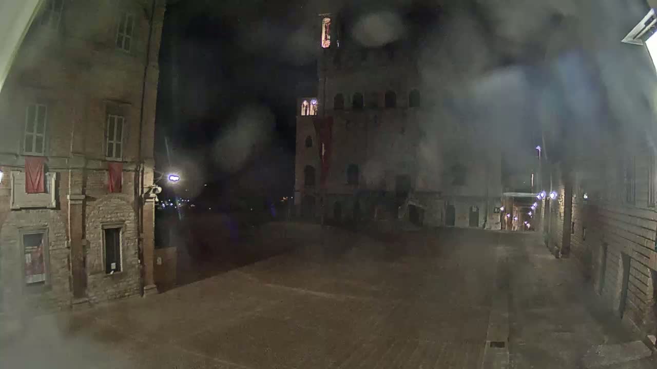 Gubbio Piazza Grande Square Live Cam - Perugia, Urmia, Italy