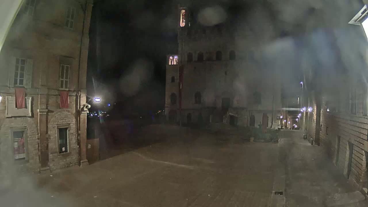 Gubbio Piazza Grande Square Live Cam - Perugia, Urmia, Italy