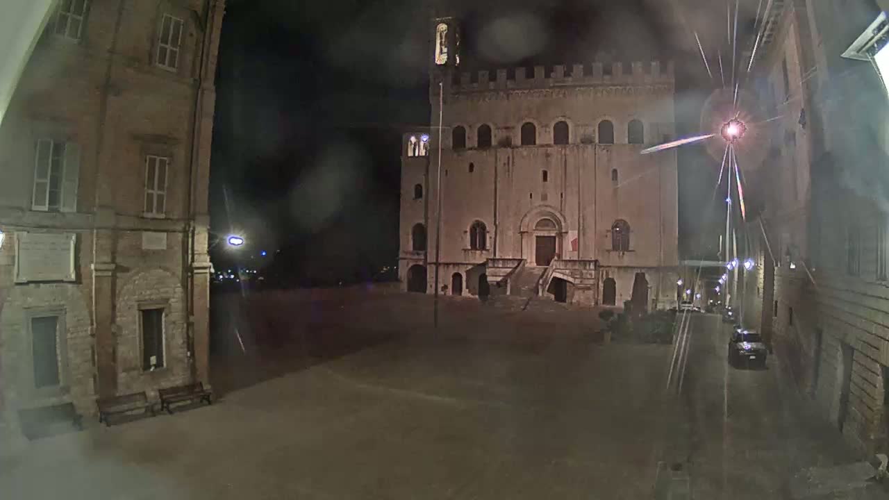 Gubbio Piazza Grande Square Live Cam - Perugia, Urmia, Italy
