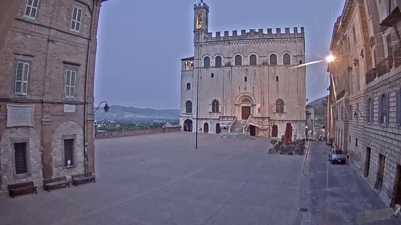 Gubbio Piazza Grande Square Live Cam - Perugia, Urmia, Italy