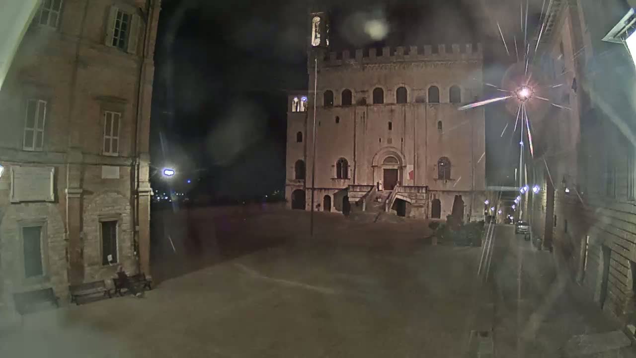 Gubbio Piazza Grande Square Live Cam - Perugia, Urmia, Italy