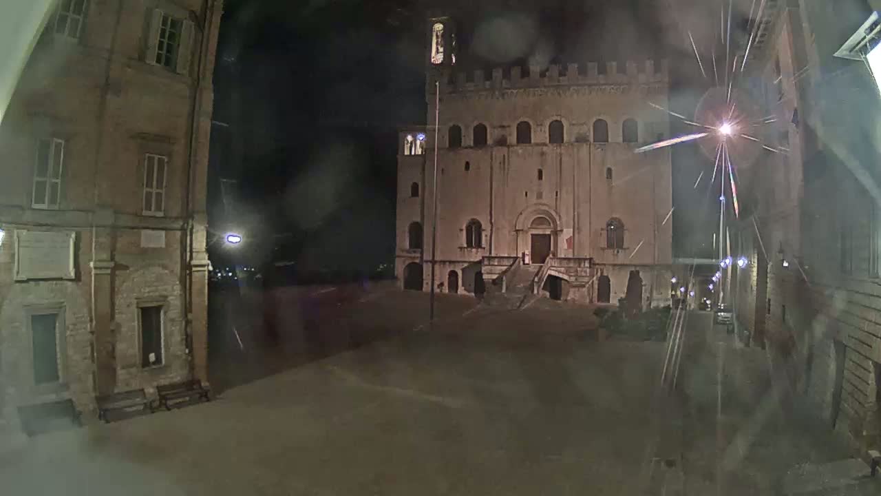 Gubbio Piazza Grande Square Live Cam - Perugia, Urmia, Italy
