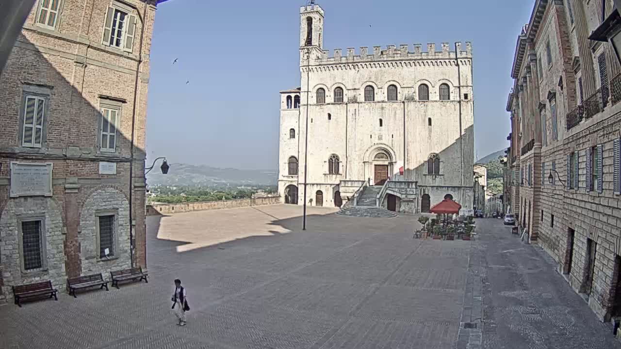 Gubbio Piazza Grande Square Live Cam - Perugia, Urmia, Italy