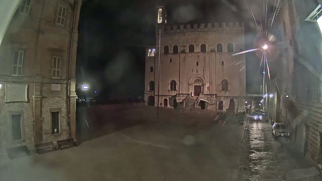Gubbio Piazza Grande Square Live Cam - Perugia, Urmia, Italy