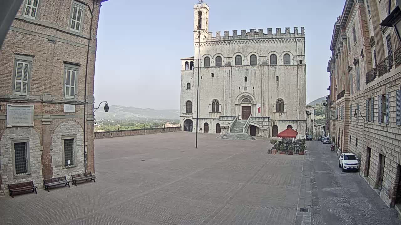 Gubbio Piazza Grande Square Live Cam - Perugia, Urmia, Italy