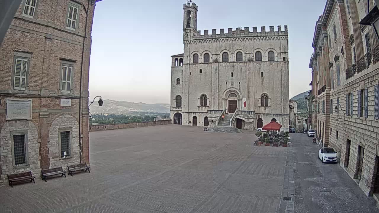 Gubbio Piazza Grande Square Live Cam - Perugia, Urmia, Italy