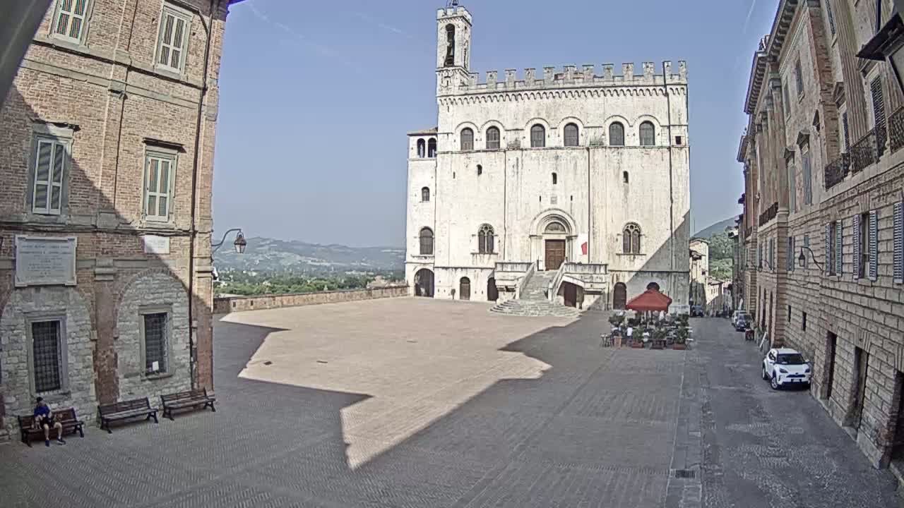 Gubbio Piazza Grande Square Live Cam - Perugia, Urmia, Italy