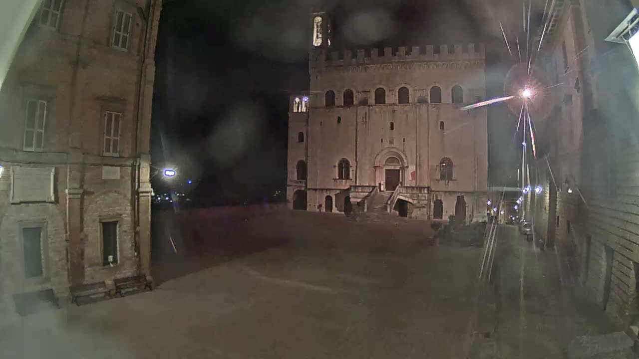Gubbio Piazza Grande Square Live Cam - Perugia, Urmia, Italy