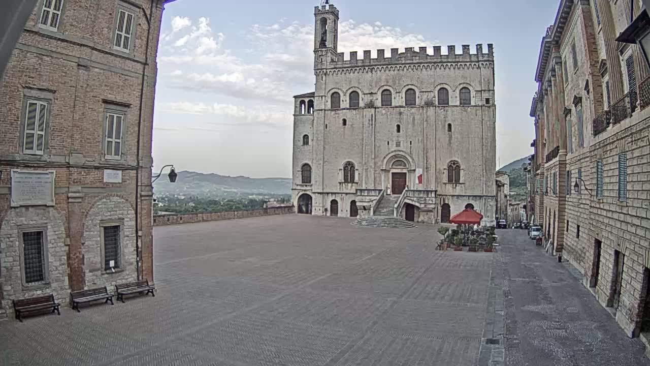 Gubbio Piazza Grande Square Live Cam - Perugia, Urmia, Italy