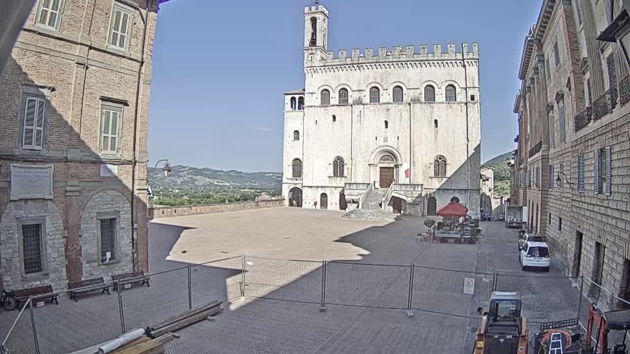 Gubbio Piazza Grande Square Live Cam - Perugia, Urmia, Italy
