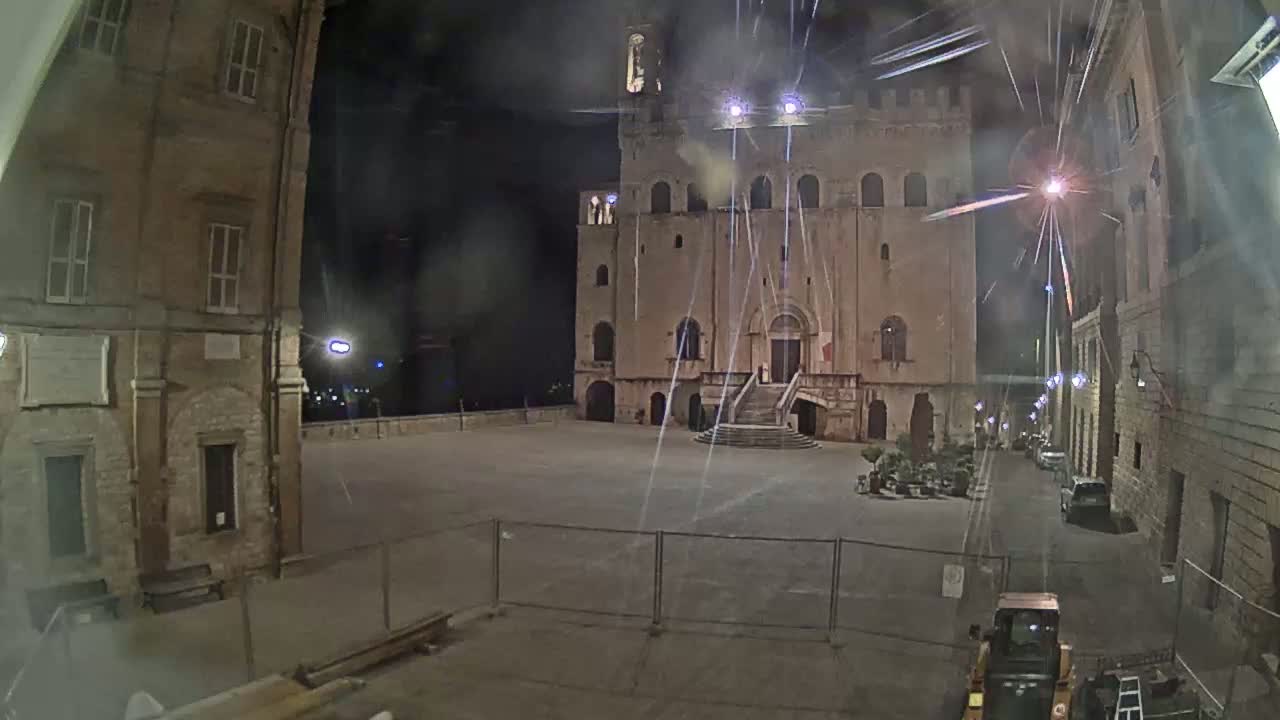 Gubbio Piazza Grande Square Live Cam - Perugia, Urmia, Italy