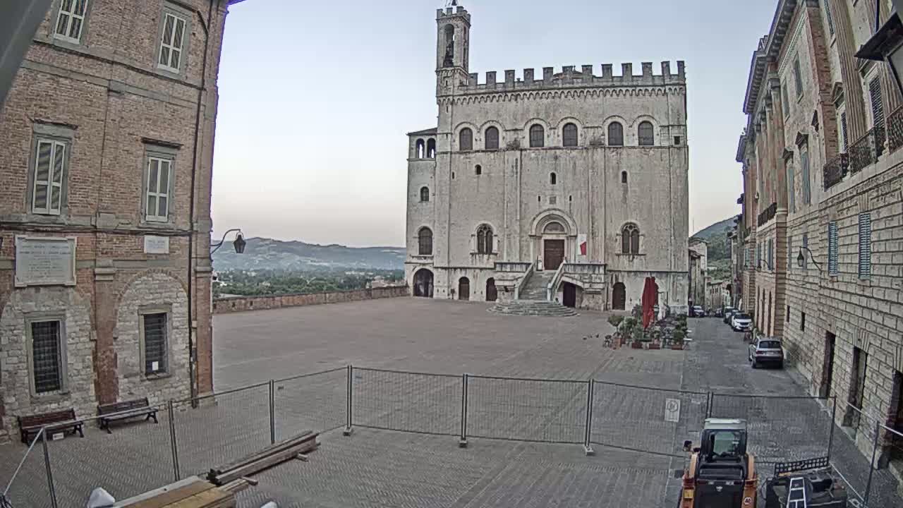 Gubbio Piazza Grande Square Live Cam - Perugia, Urmia, Italy
