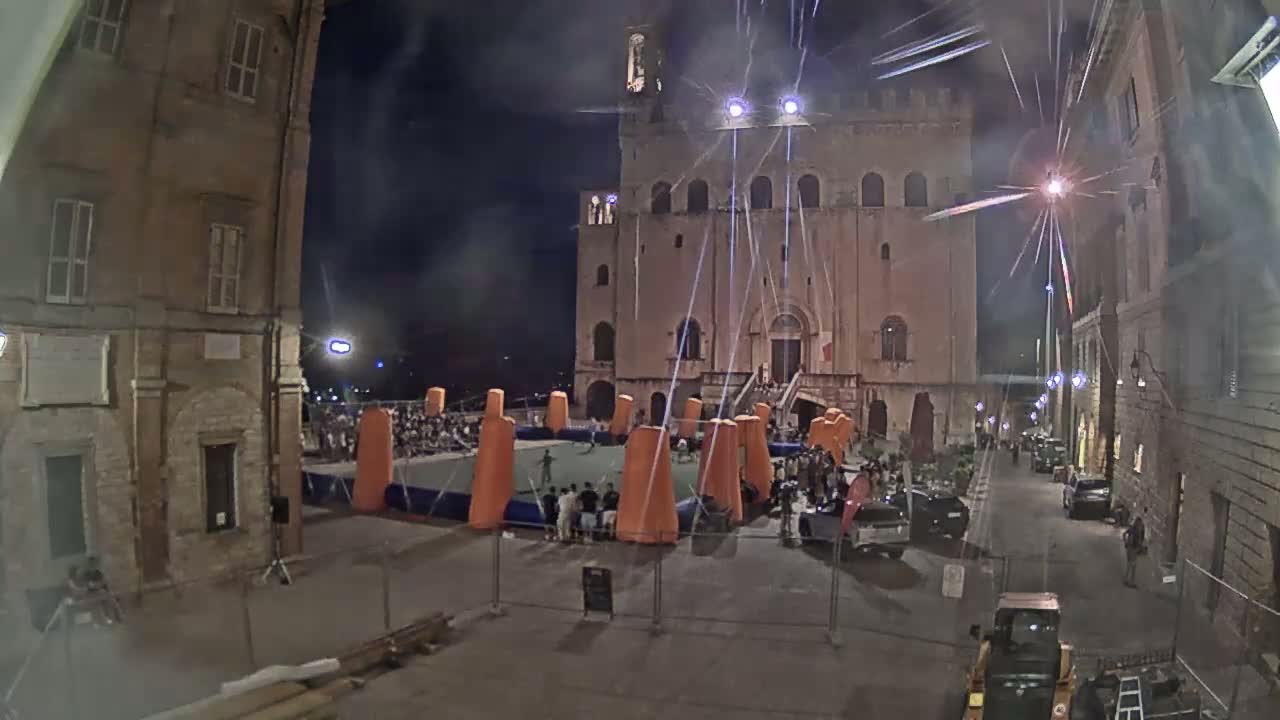 Gubbio Piazza Grande Square Live Cam - Perugia, Urmia, Italy