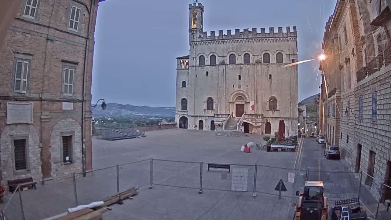 Gubbio Piazza Grande Square Live Cam - Perugia, Urmia, Italy