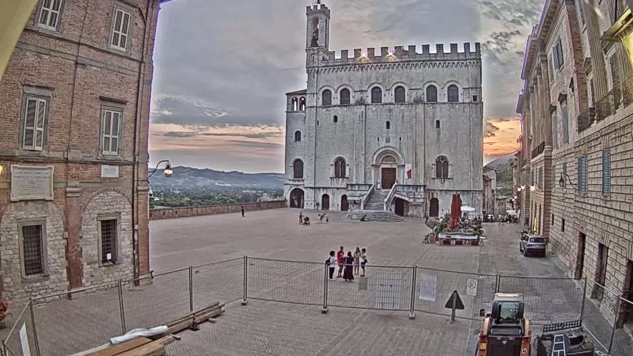 Gubbio Piazza Grande Square Live Cam - Perugia, Urmia, Italy