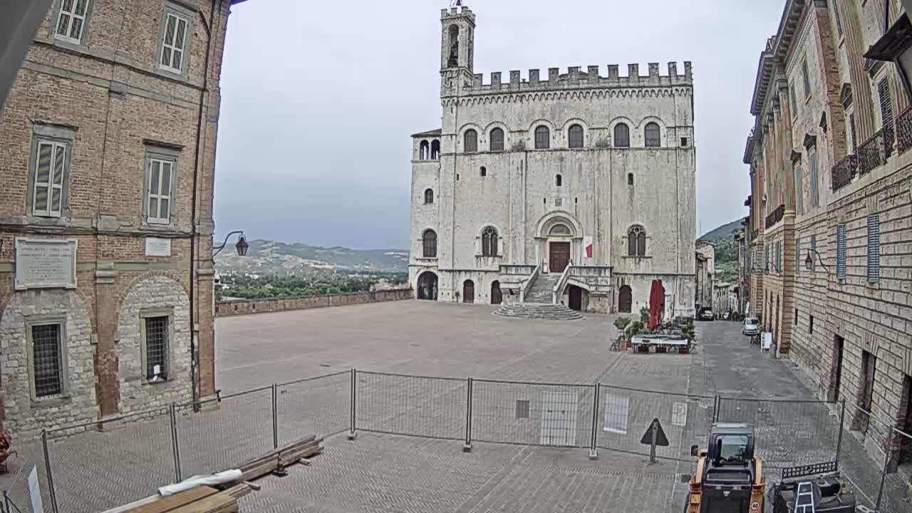 Gubbio Piazza Grande Square Live Cam - Perugia, Urmia, Italy