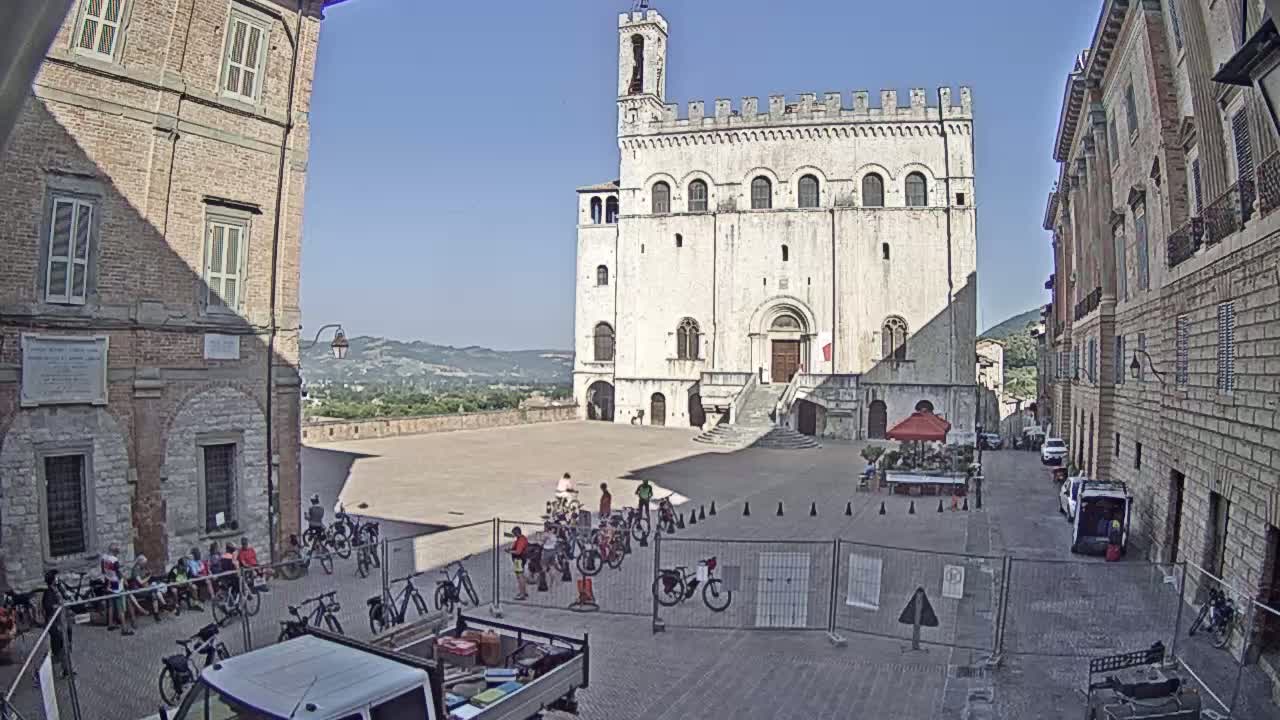 Gubbio Piazza Grande Square Live Cam - Perugia, Urmia, Italy