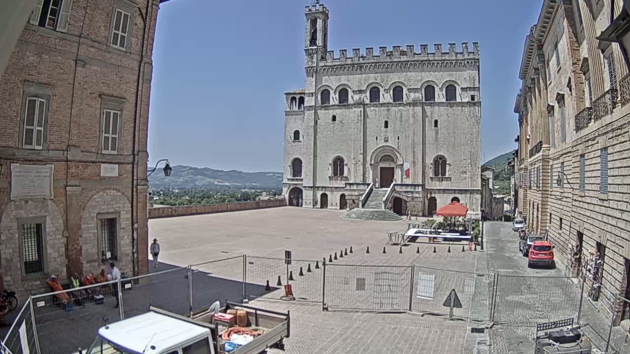 Gubbio Piazza Grande Square Live Cam - Perugia, Urmia, Italy