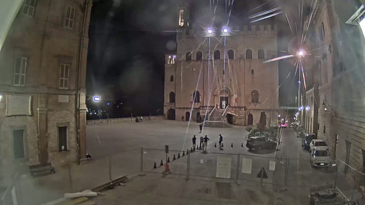 Gubbio Piazza Grande Square Live Cam - Perugia, Urmia, Italy