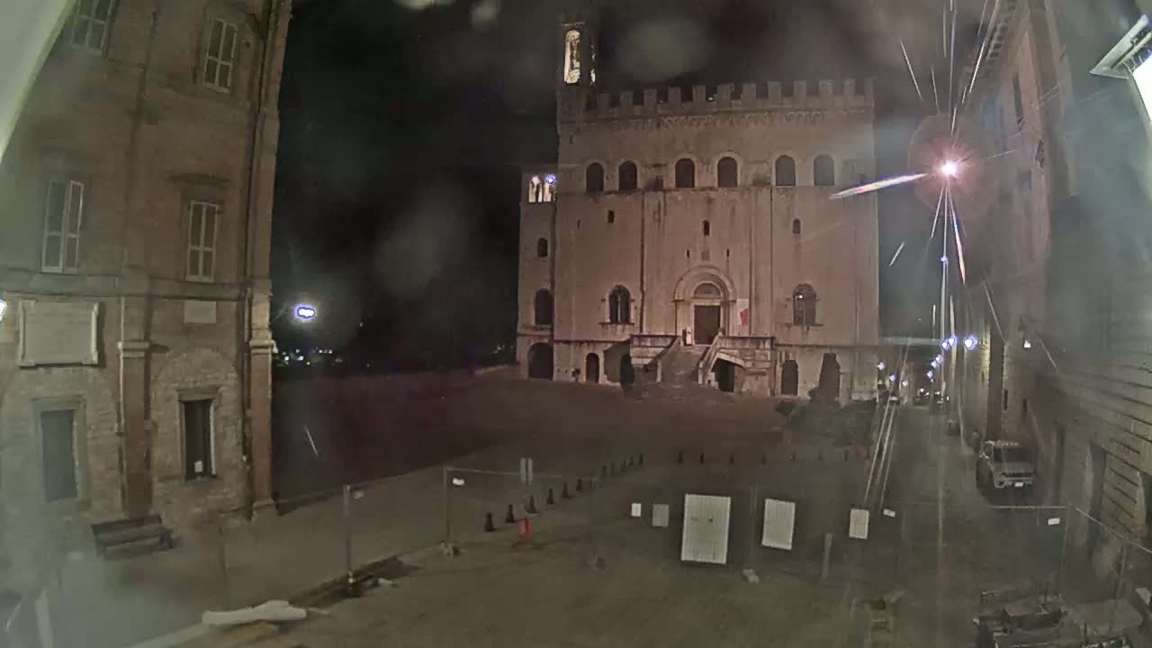 Gubbio Piazza Grande Square Live Cam - Perugia, Urmia, Italy