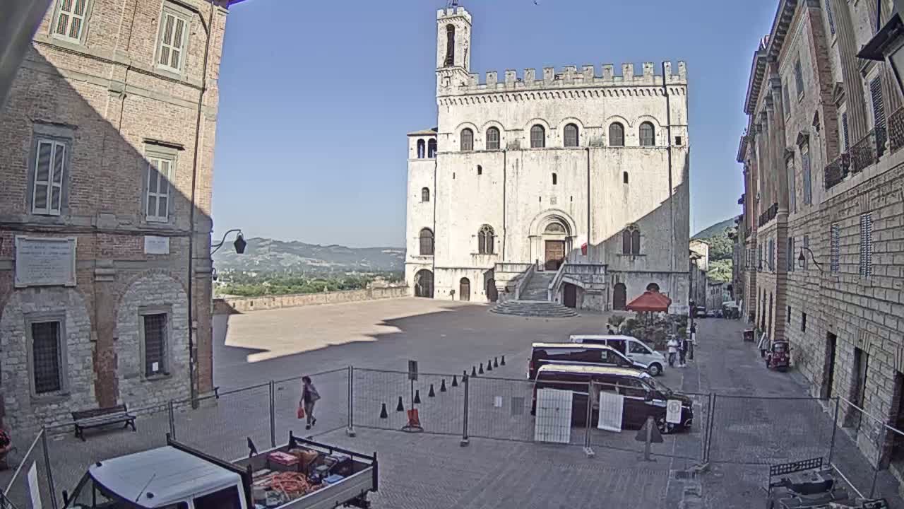 Gubbio Piazza Grande Square Live Cam - Perugia, Urmia, Italy
