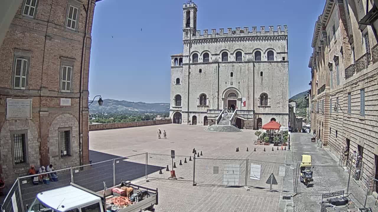 Gubbio Piazza Grande Square Live Cam - Perugia, Urmia, Italy