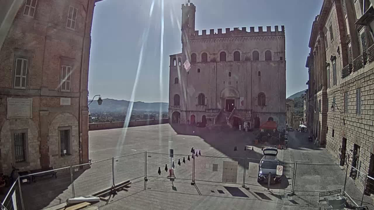 Gubbio Piazza Grande Square Live Cam - Perugia, Urmia, Italy